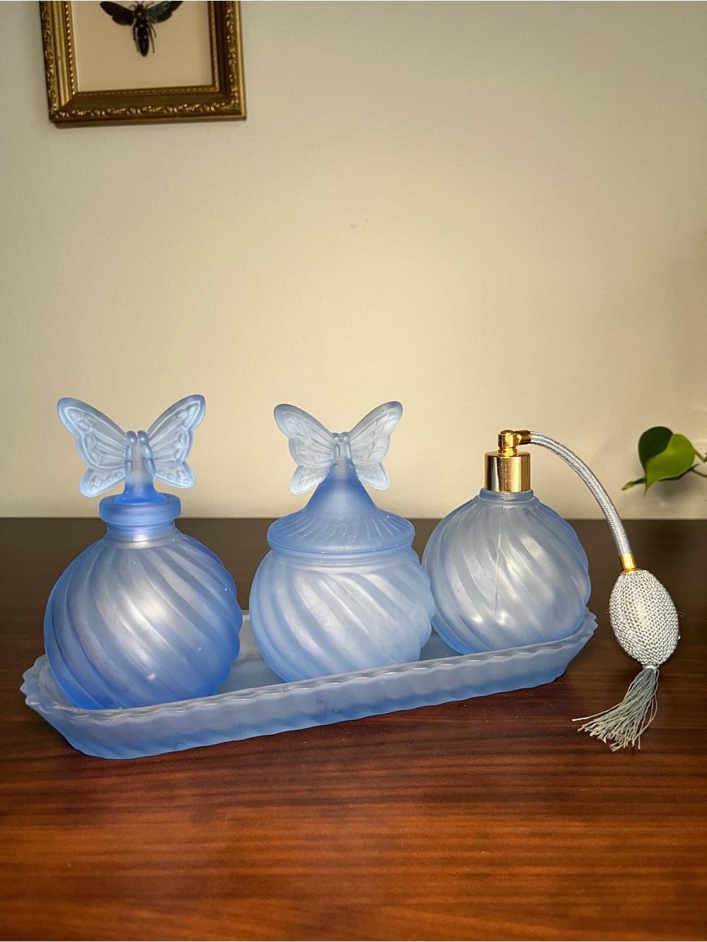 Vtg Vanity Set Frosted Glass Butterfly β’ Perfume Atomizer Powder Jar Hollywood - Picture 5 of 15